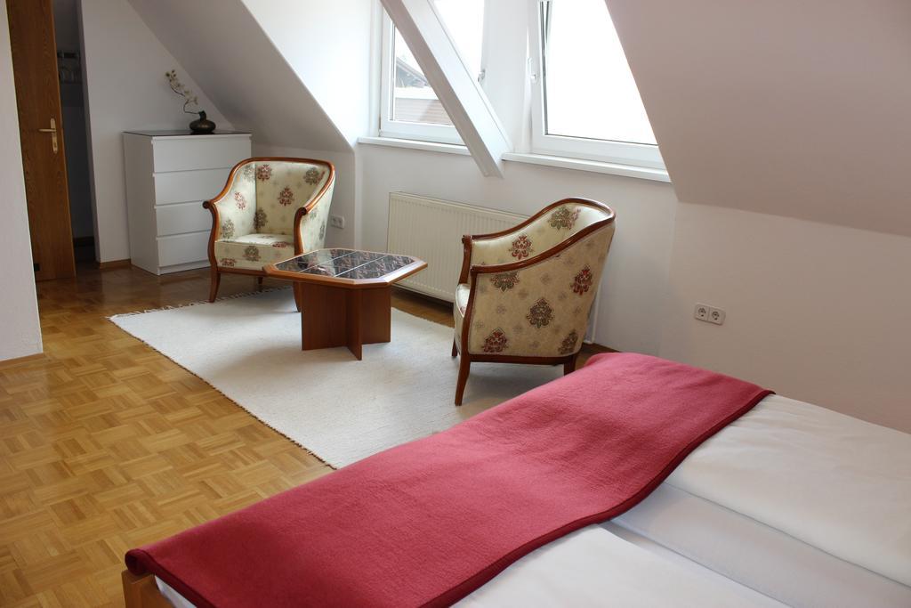 Ferienwohnung Und Gaestezimmer Korb Krumpendorf Room photo