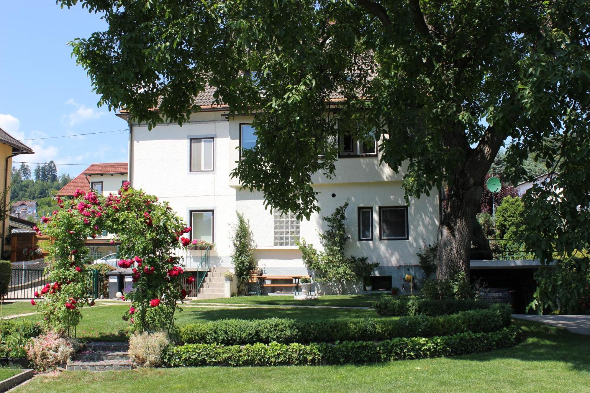 Ferienwohnung Und Gaestezimmer Korb Krumpendorf Exterior photo