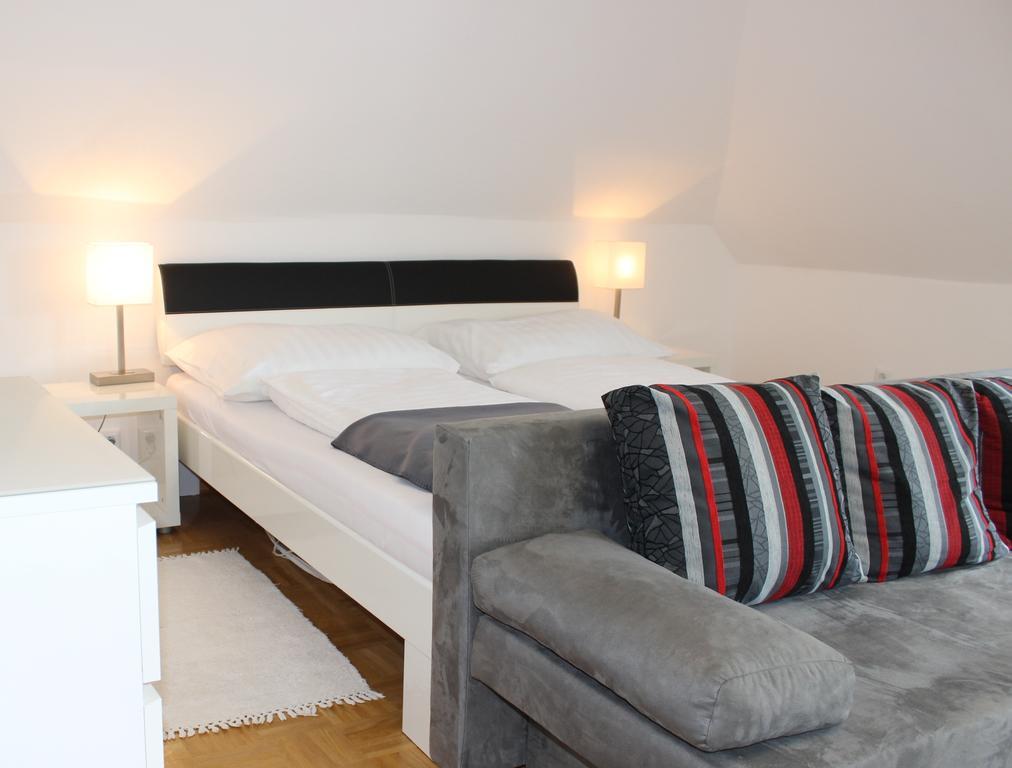 Ferienwohnung Und Gaestezimmer Korb Krumpendorf Exterior photo